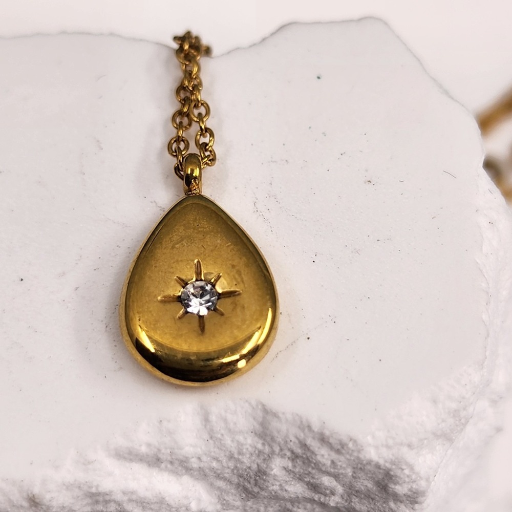 Lovisa Gold Tone Teardrop Clear Rhinestone Celestial Starburst Pendant Necklace
